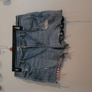 Distressed stars and stripes pocket shorts